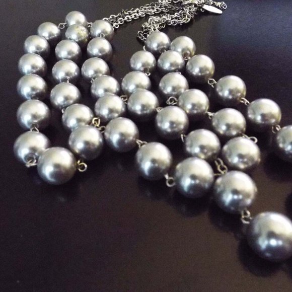 NEW YORK SOPHISTICATED SILVER PLATINUM METALLIC PERLS TRIPLE STRAND NECKLACE 67 - Picture 2 of 2